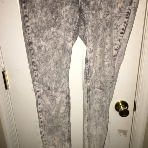 Fashion Nova Stonewashed Skinny Jeans - Picture 3 of 7